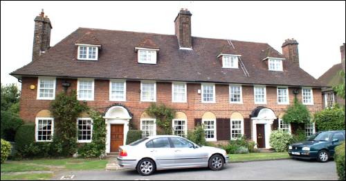 06-7 Linnell Close